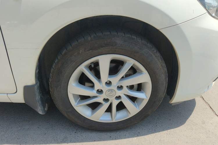 Used Nissan Tiida 2016 1.6L CVT Cool Dynamic Edition Right Front Wheel Hub