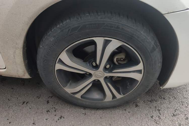 Used Nissan Tiida 2016 1.6L CVT Smart Drive Edition Right Front Wheel Hub