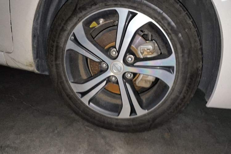 Used Nissan Tiida 2016 1.6L CVT Smart Drive Edition Right Front Wheel Hub