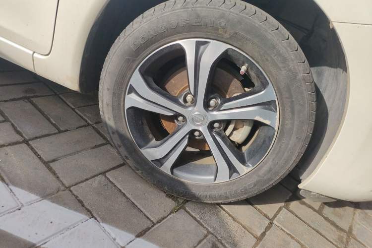 Used Nissan Tiida 2016 1.6L CVT Smart Drive Edition Right Front Wheel Hub