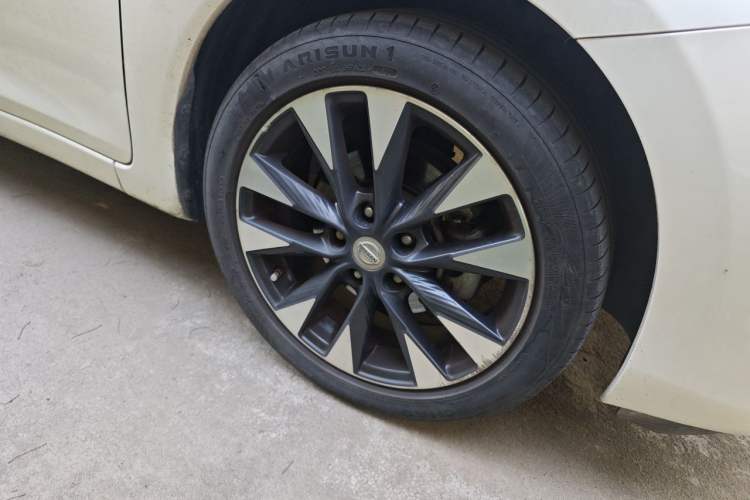 Used Nissan Tiida 2016 1.6L CVT ZhiZun Edition Right Front Wheel Hub