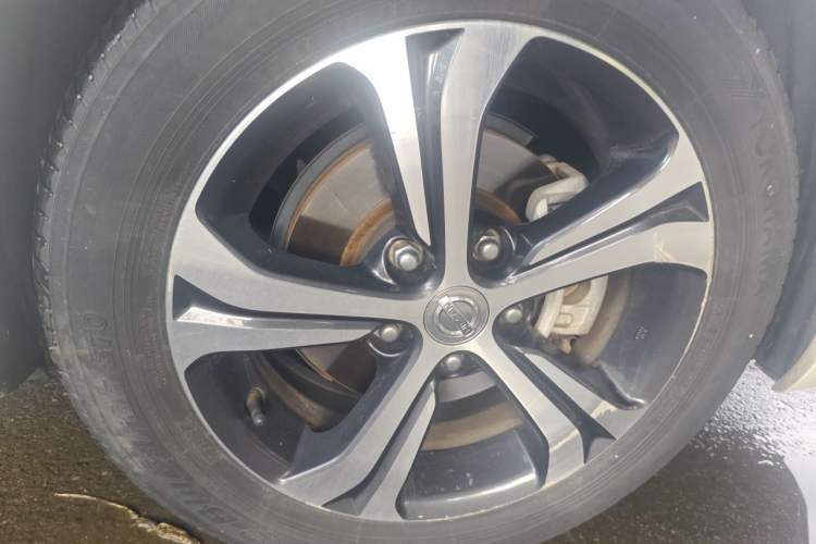 Used Nissan Tiida 2016 1.6L CVT Smart Drive Edition Right Front Wheel Hub