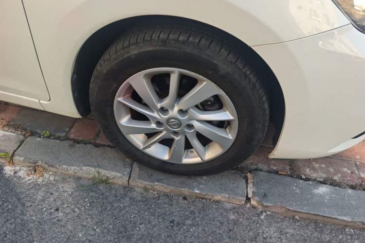 Used Nissan Tiida 2016 1.6L CVT Cool Dynamic Edition Right Front Wheel Hub