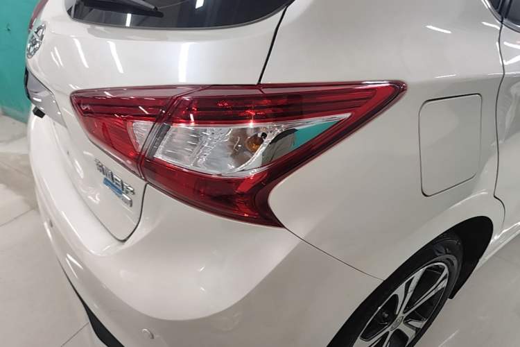 Used Nissan Tiida 2016 1.6L CVT Smart Drive Edition Right Rear Taillight