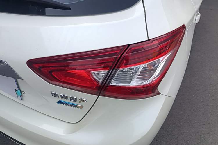 Used Nissan Tiida 2016 1.6L CVT Smart Drive Edition Right Rear Taillight