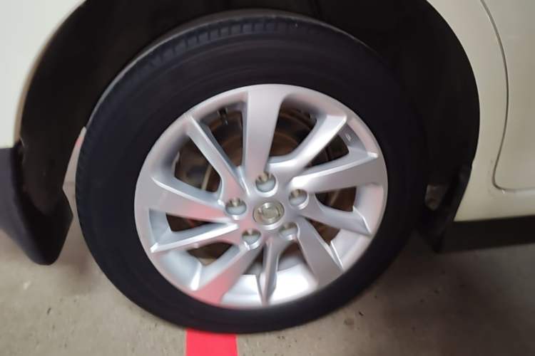 Used Nissan Tiida 2016 1.6L CVT Cool Dynamic Edition Right Rear Wheel Hub
