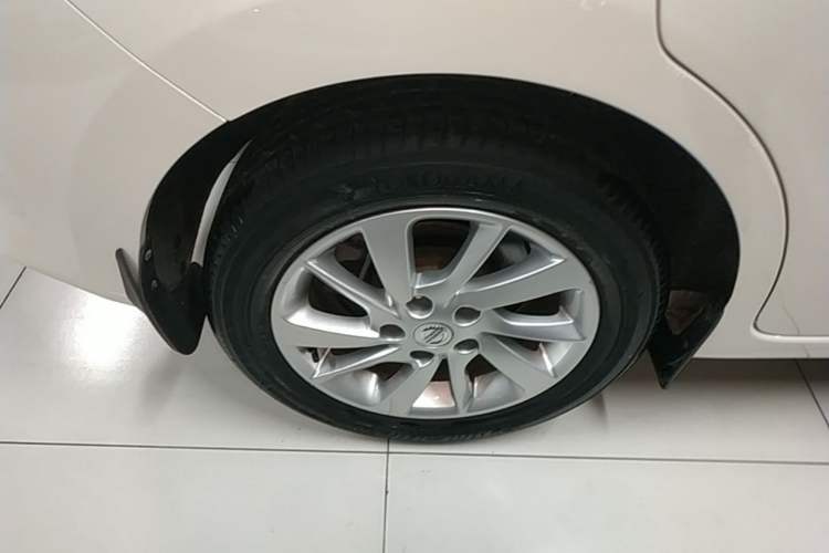 Used Nissan Tiida 2016 1.6L CVT Cool Dynamic Edition Right Rear Wheel Hub