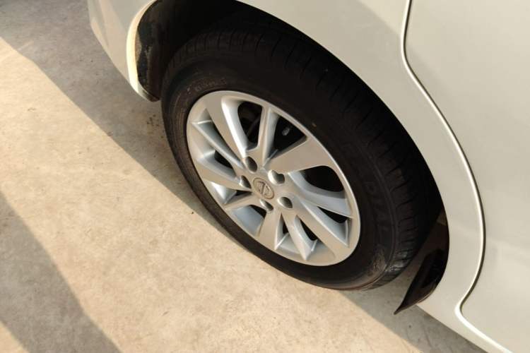 Used Nissan Tiida 2016 1.6L CVT Cool Dynamic Edition Right Rear Wheel Hub