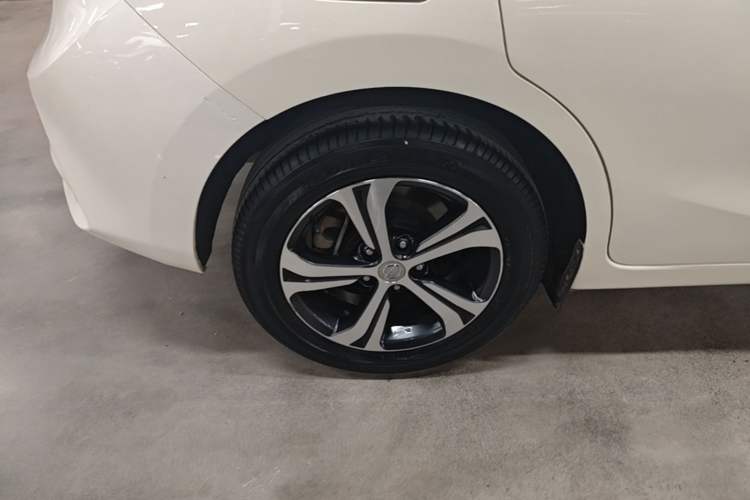 Used Nissan Tiida 2016 1.6L CVT Smart Drive Edition Right Rear Wheel Hub