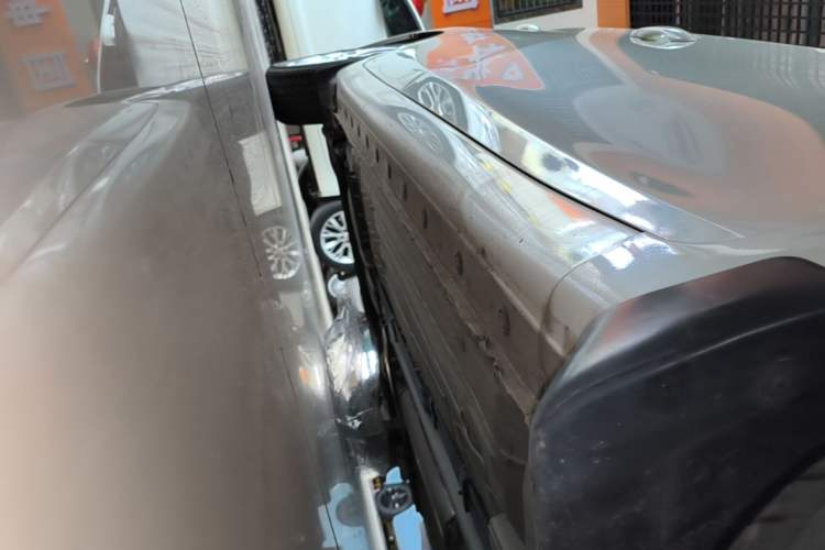Used Nissan Tiida 2016 1.6L CVT Cool Dynamic Edition Right Side Sill