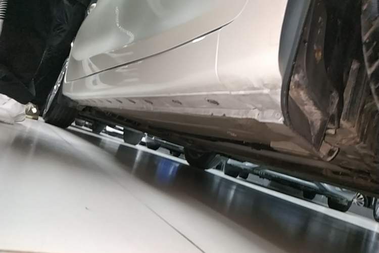 Used Nissan Tiida 2016 1.6L CVT Cool Dynamic Edition Right Side Sill