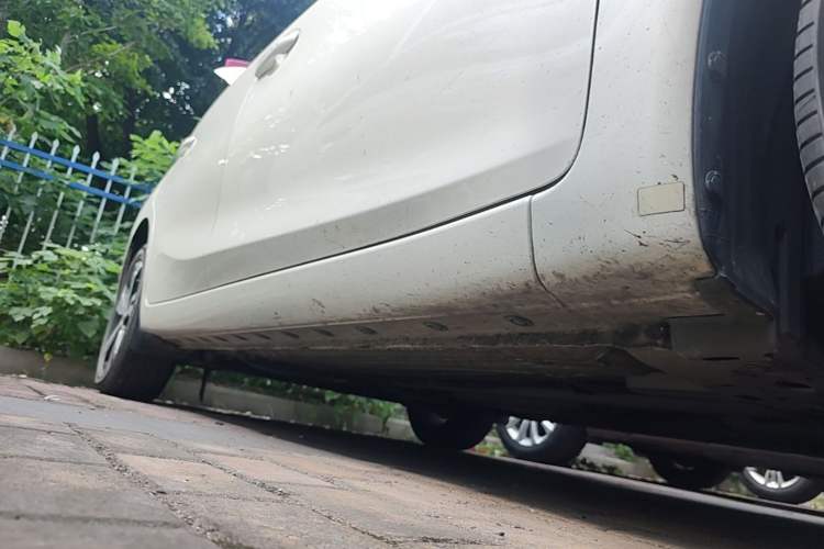Used Nissan Tiida 2016 1.6L CVT Smart Drive Edition Right Side Sill