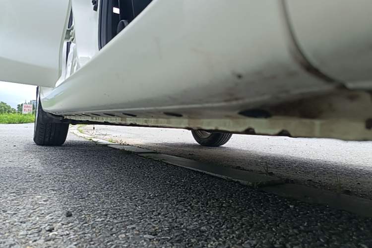 Used Nissan Tiida 2016 1.6L Manual Cool Edition Right Side Sill
