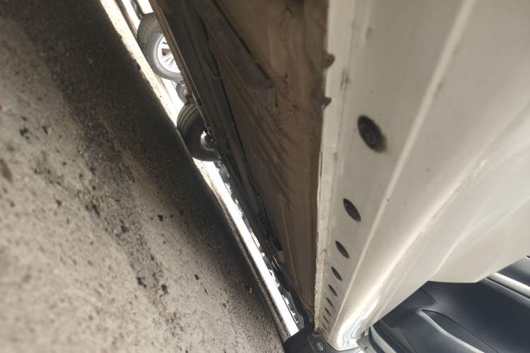 Used Nissan Tiida 2016 1.6L CVT Smart Drive Edition Right Side Sill