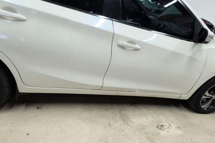 Used Nissan Tiida 2016 1.6L CVT Smart Drive Edition Right Side Sill