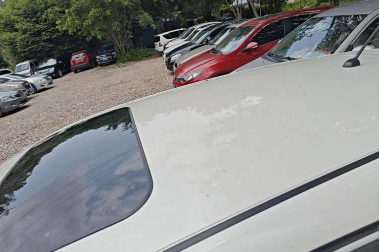 Used Nissan Tiida 2016 1.6L CVT Cool Dynamic Edition Roof
