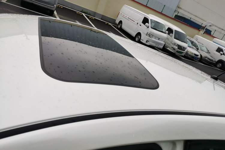 Used Nissan Tiida 2016 1.6L CVT Cool Dynamic Edition Roof