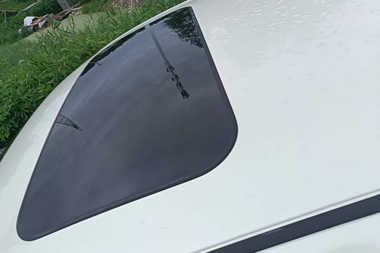 Used Nissan Tiida 2016 1.6L Manual Cool Edition Roof