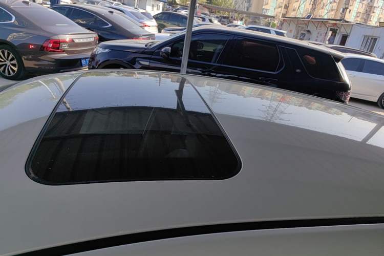 Used Nissan Tiida 2016 1.6L CVT Cool Dynamic Edition Roof