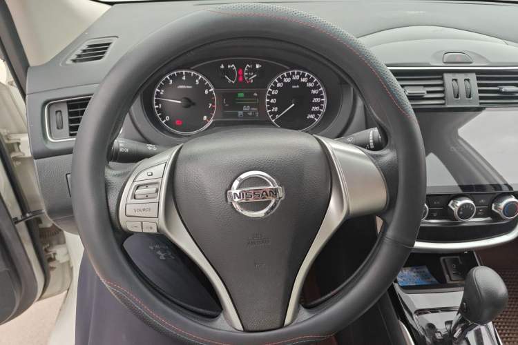 Used Nissan Tiida 2016 1.6L CVT Cool Dynamic Edition Steering Wheel