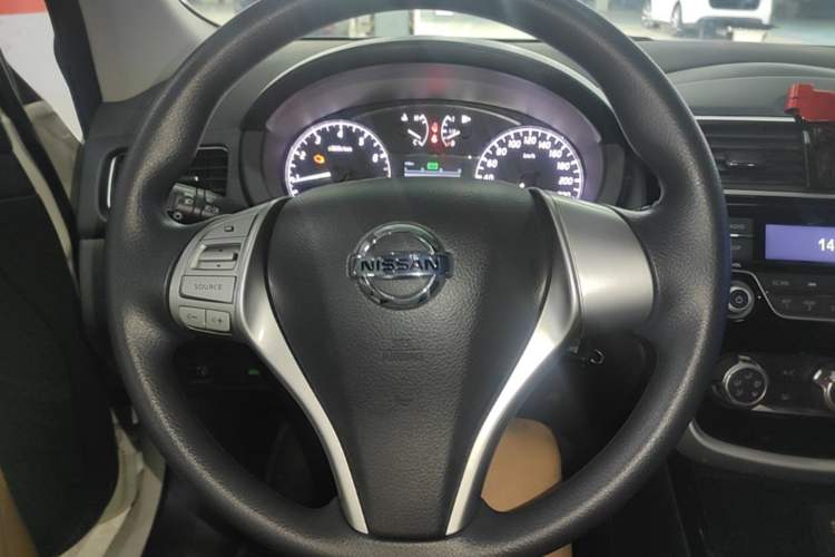 Used Nissan Tiida 2016 1.6L CVT Cool Dynamic Edition Steering Wheel