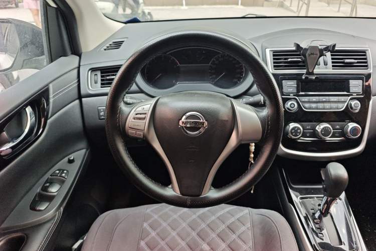 Used Nissan Tiida 2016 1.6L CVT Cool Dynamic Edition Steering Wheel