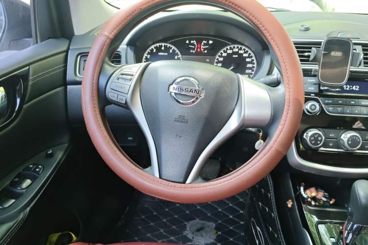 Used Nissan Tiida 2016 1.6L CVT Cool Dynamic Edition Steering Wheel