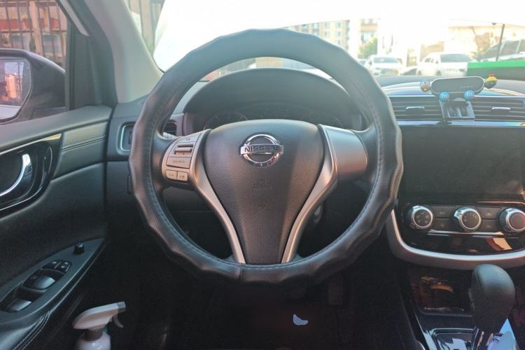 Used Nissan Tiida 2016 1.6L CVT Cool Dynamic Edition Steering Wheel