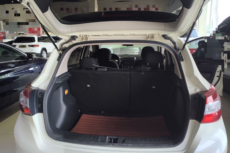 Used Nissan Tiida 2016 1.6L CVT Cool Dynamic Edition Trunk