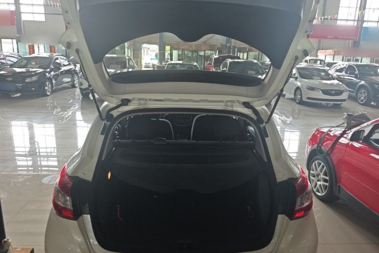 Used Nissan Tiida 2016 1.6L CVT Cool Dynamic Edition Trunk