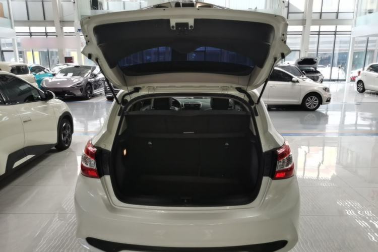 Used Nissan Tiida 2016 1.6L CVT Smart Drive Edition Trunk