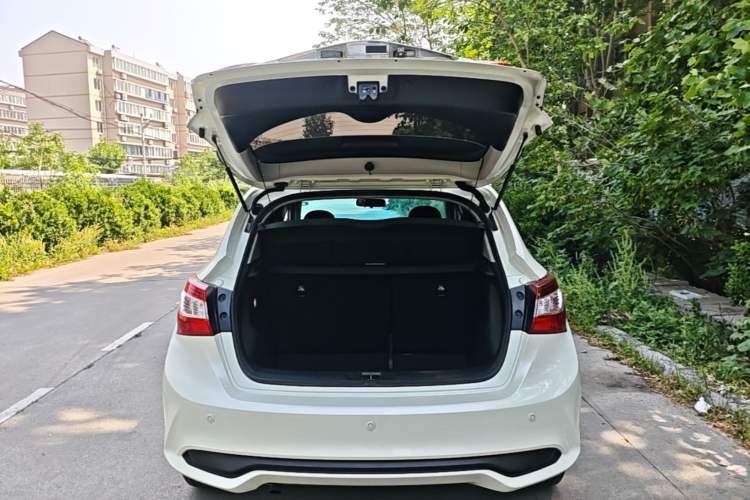 Used Nissan Tiida 2016 1.6L CVT Cool Dynamic Edition Trunk