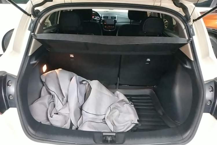 Used Nissan Tiida 2016 1.6L CVT Cool Dynamic Edition Trunk