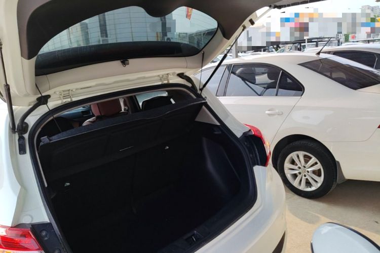 Used Nissan Tiida 2016 1.6L CVT Cool Dynamic Edition Trunk