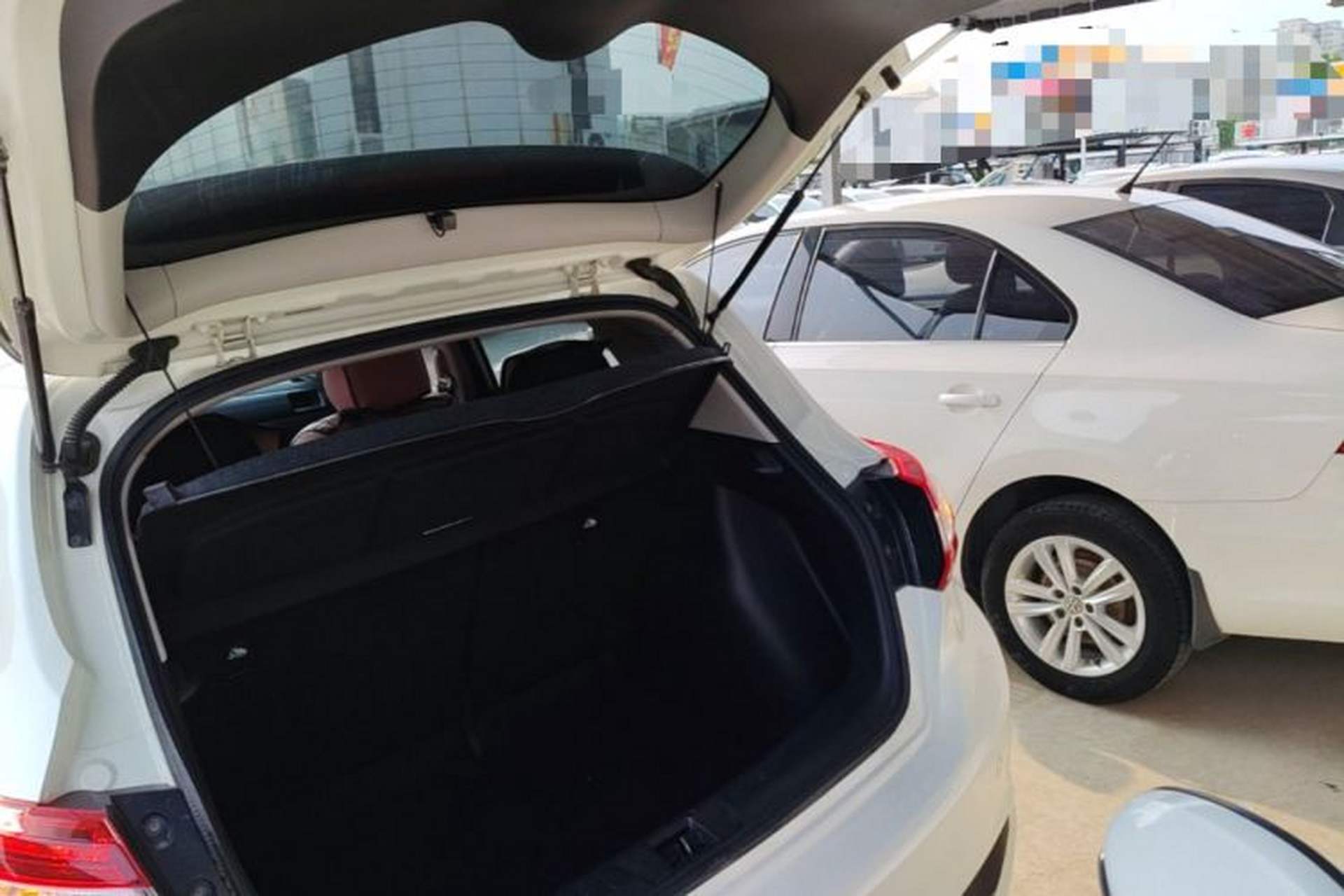 Used Nissan Tiida 2016 1.6L CVT Cool Dynamic Edition Trunk