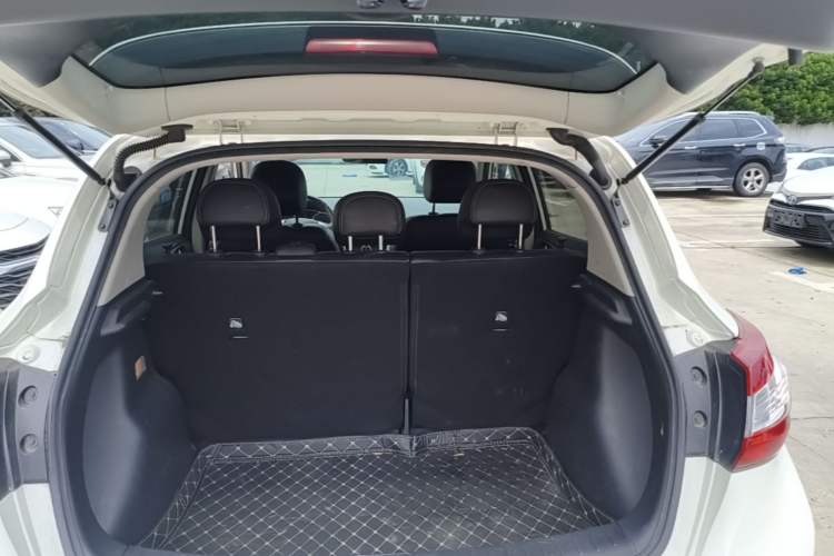 Used Nissan Tiida 2016 1.6L CVT ZhiZun Edition Trunk