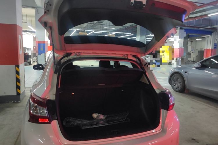 Used Nissan Tiida 2016 1.6L CVT Cool Dynamic Edition Trunk