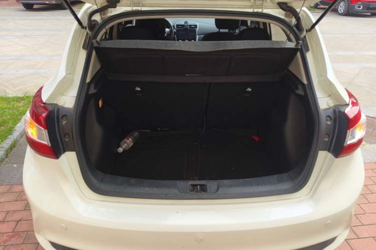 Used Nissan Tiida 2016 1.6L CVT Cool Dynamic Edition Trunk