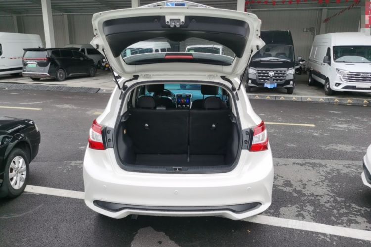 Used Nissan Tiida 2016 1.6L CVT Cool Dynamic Edition Trunk