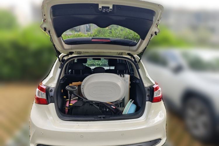 Used Nissan Tiida 2016 1.6L CVT Cool Dynamic Edition Trunk