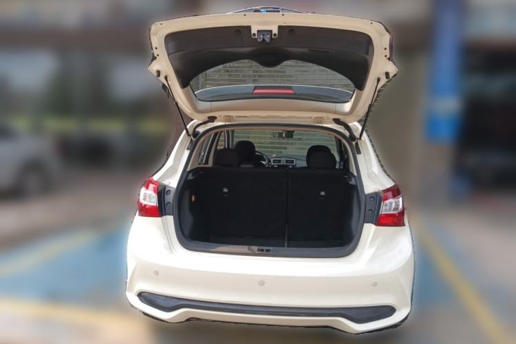 Used Nissan Tiida 2016 1.6L CVT Cool Dynamic Edition Trunk