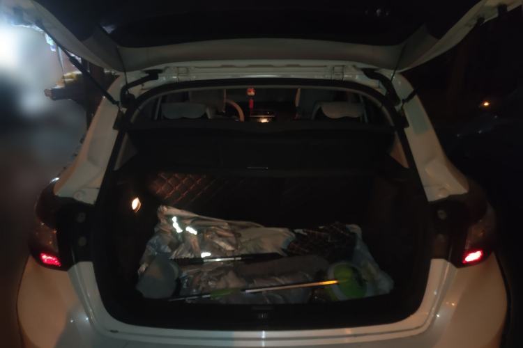 Used Nissan Tiida 2016 1.6L Manual Cool Edition Trunk