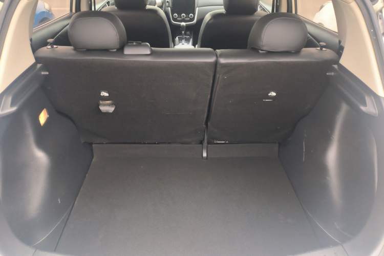 Used Nissan Tiida 2016 1.6L CVT Cool Dynamic Edition Trunk
