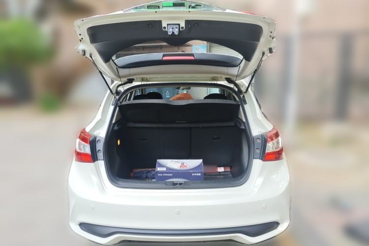Used Nissan Tiida 2016 1.6L CVT Cool Dynamic Edition Trunk
