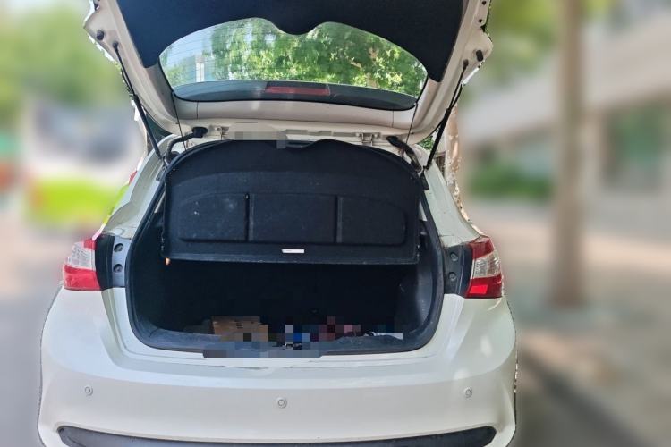 Used Nissan Tiida 2016 1.6L CVT Cool Dynamic Edition Trunk