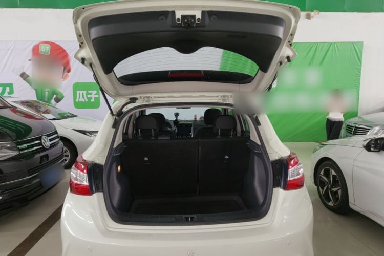 Used Nissan Tiida 2016 1.6L CVT Cool Dynamic Edition Trunk