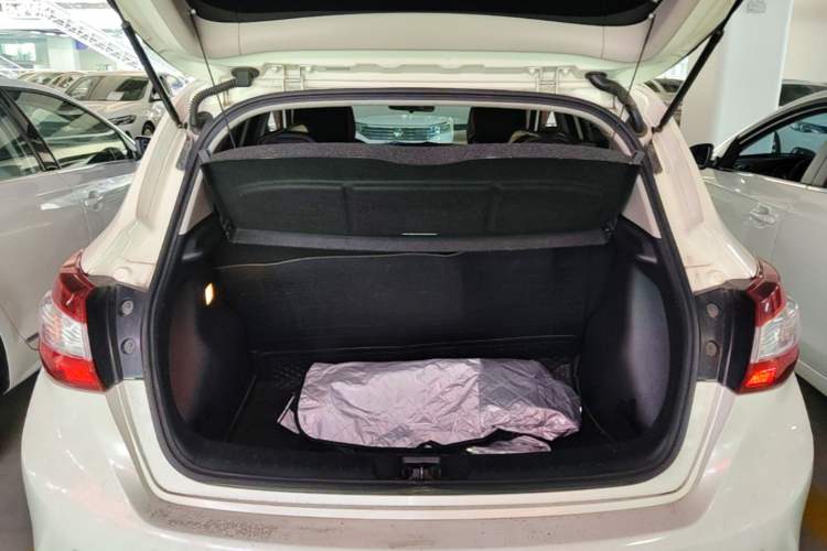Used Nissan Tiida 2016 1.6L CVT Smart Drive Edition Trunk
