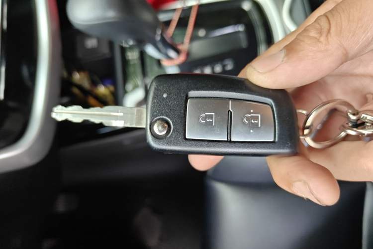Used Nissan Tiida 2016 1.6L CVT Cool Dynamic Edition Vehicle Key