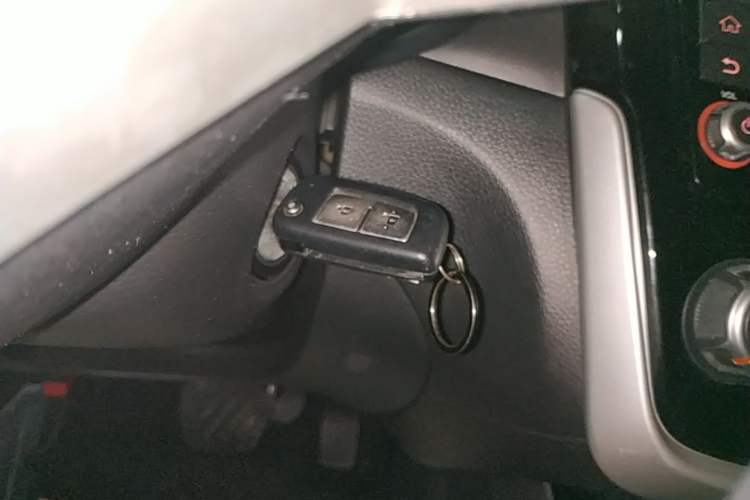 Used Nissan Tiida 2016 1.6L CVT Cool Dynamic Edition Vehicle Key