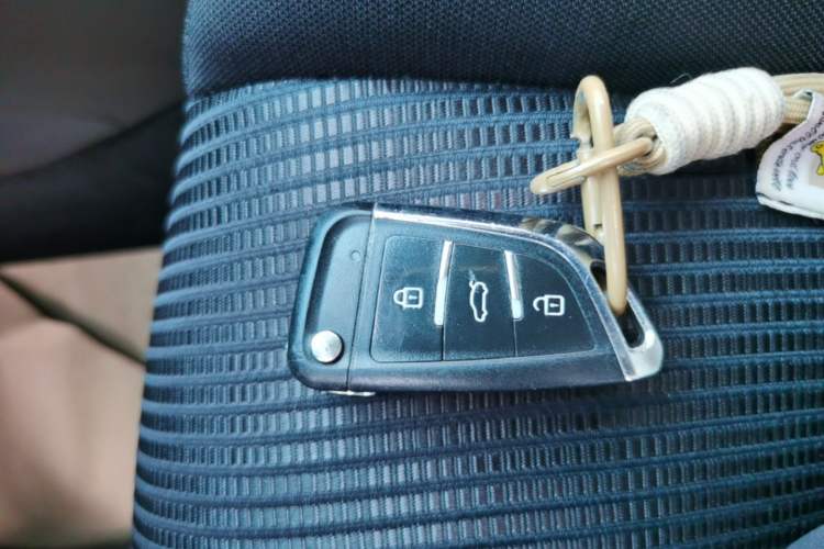 Used Nissan Tiida 2016 1.6L CVT Cool Dynamic Edition Vehicle Key